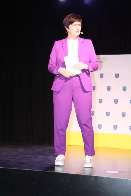 Bürgermeisterin Katja Oldenburg-Schmidt moderierte die Veranstaltung 