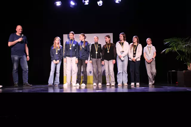 Gymnasium Buxtehude Süd: Gold für Jugend trainiert für Olympia mit Lehrer Karsten von Eitzen - 2. Platz bei den Landesmeisterschaften D-Jugend