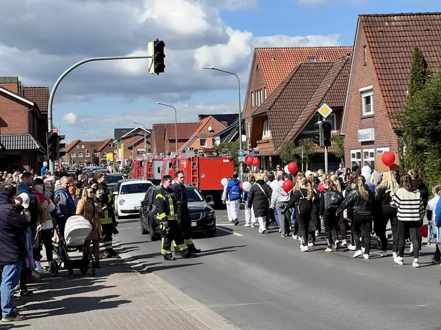 Volle Straße auf dem Blütenfest in Drochtersen | Foto: Polizeiinspektion Stade
