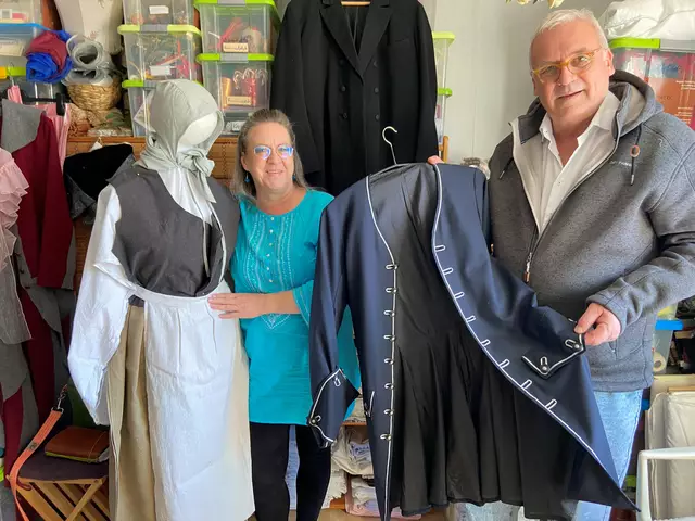 Kostümbildnerin Angela Gottschalk und Oste-Saga-Autor Thomas Rosteck | Foto: May-Britt Müller