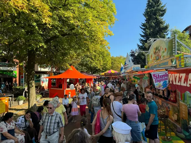 Das Meckelfelder Dorffest lockt jedes Jahr viele Besucher zum Feiern, Schlemmen und Klönen | Foto: Hamann