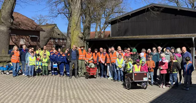 Dank der IG Flohmarkt ist Ashausen jetzt clean | Foto: Michela Dulz 