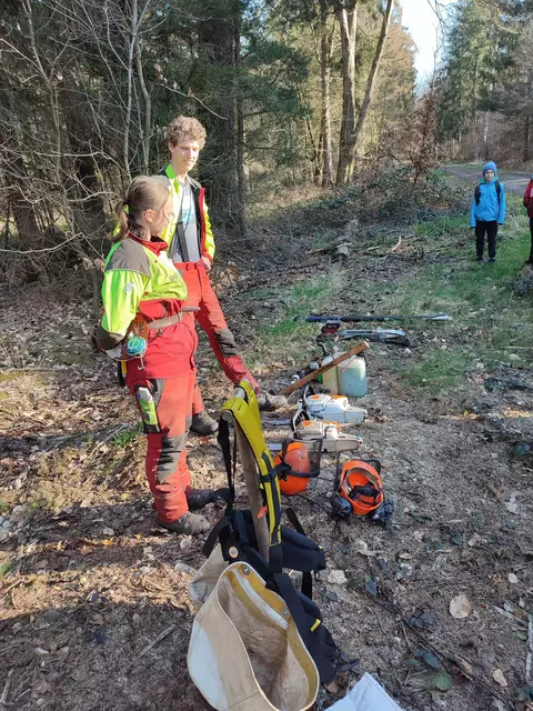 Die Kinder konnten lernen, was alles zur Arbeit im Wald gehört | Foto: Landesforsten/Offermanns