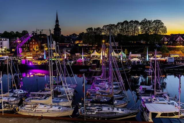 Der Blick auf das Craft Beer &amp; Gourmet Festival zur blauen Stunde. | Foto: Sven Mirow