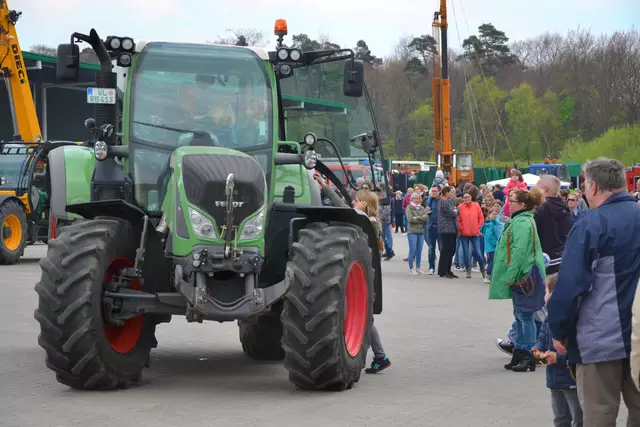 Landwirtschaftliche Maschinen können bestaunt und getestet werden | Foto: BEHR AG