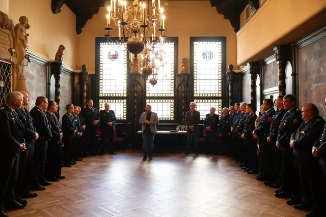 Ein feierlicher Rahmen: die Ehrung im Rathaussaal | Foto: Timm Gerken