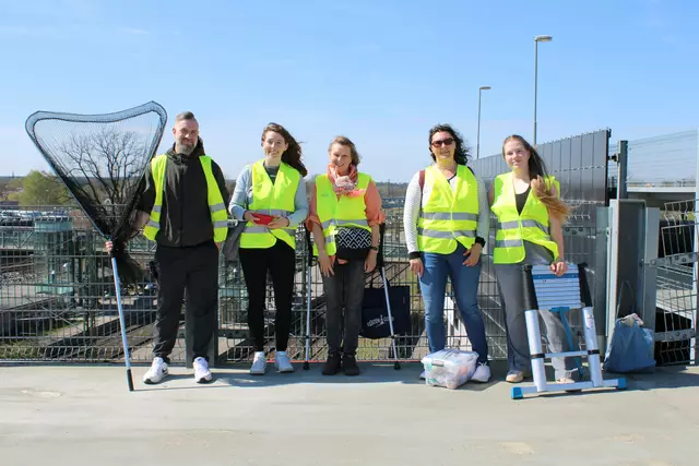 Das Tauschteam der Buchholzer Stadttauben (v. li.): Andre Decker, Samantha Schulenberg, Petra Read, Tina Ruge und Maddy Horn. Ein Mitglied fehlt | Foto: ab