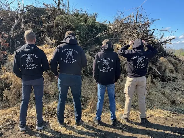 Ein eingeschworenes Team der Sauensieker Dorfjugend | Foto: Sandra Polenz