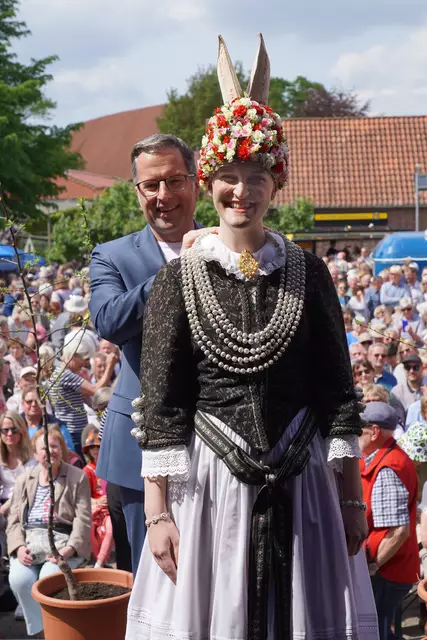 Krönung durch den Landrat | Foto: pixels-best Imke Lohmann