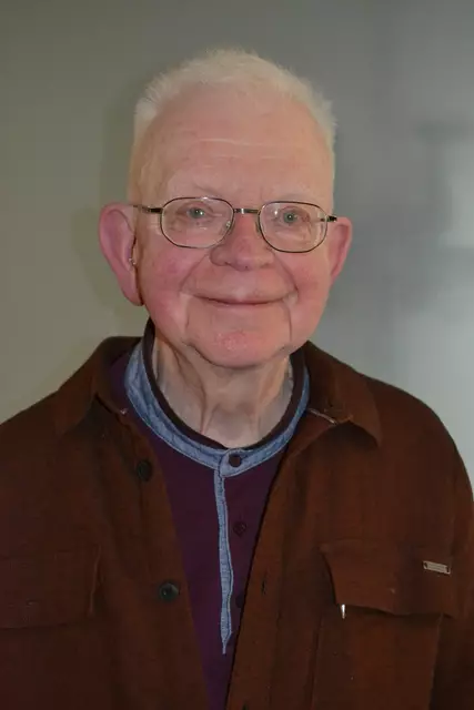 Historiker Dr. Gottfried Lorenz aus Hamburg geht im Film auf die KZ ein | Foto: bim