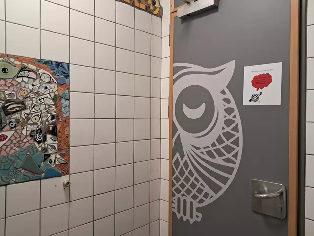 Kleiner Reminder an der Toilettentür: "Bitte hinterlasse die Toilette so, wie du sie vorfinden möchtest!" | Foto: Anika Werner