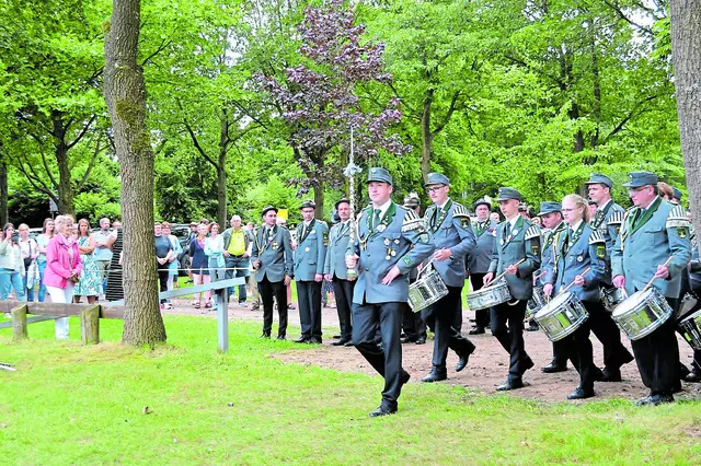 Zum Schützenfest gehören auch Traditionen wie die Teilnahme von Spielmannszügen, hier der Spielmannszug Kampen in der Nordheide | Foto: bim