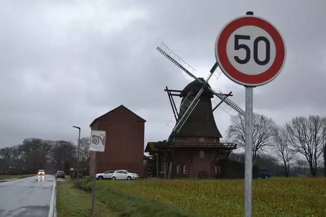 Und letztlich wurde etwa in Höhe des vorherigen Ortsschildes ein 50-km/h-Schild aufgestellt | Foto: bim