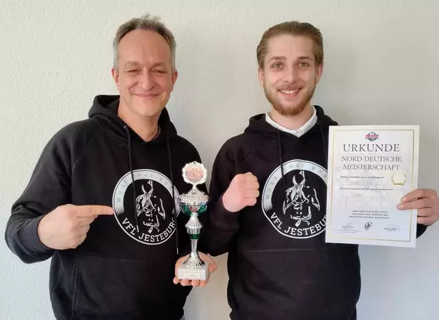 Der Titelgewinner Jack Witzke (re.) und sein Trainer Sascha Reusch (li.)  | Foto: VfL