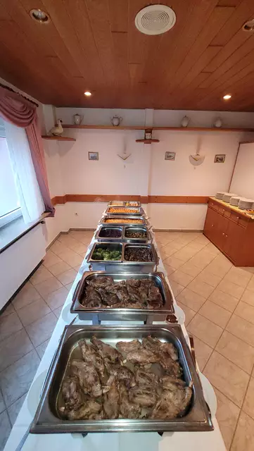 Das Nutria-Buffet ist eröffnet: die Keulen und Rückenbraten warten auf die Genießer | Foto: Henning Jarck