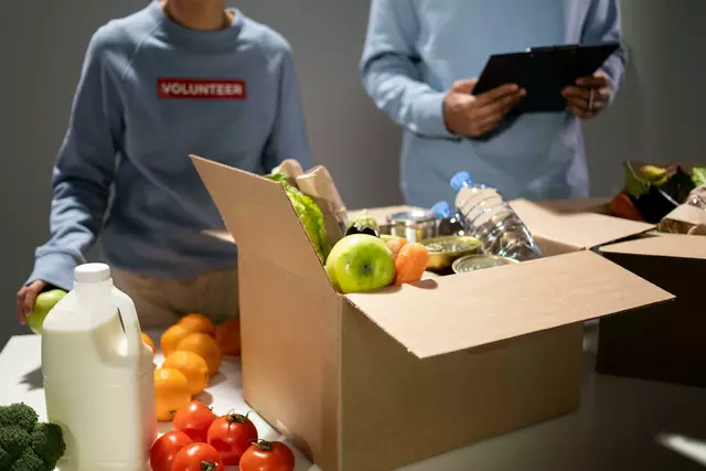 Die Lebensmittel werden von Privatpersonen und Unternehmen gespendet und am Food Day an Hilfebedürftige verteilt  | Foto: cootonbro