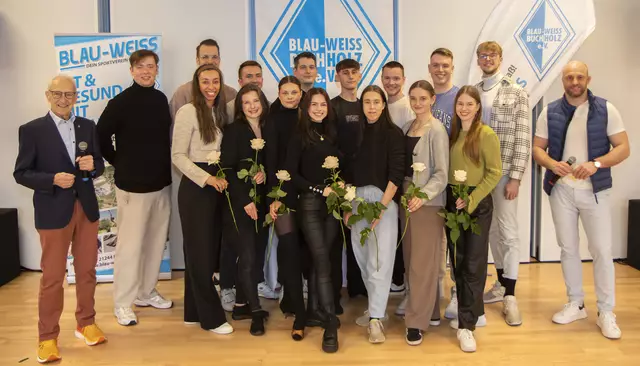 Geehrt wurde das A-Team der Lateinformation für den zweiten Platz in der Bundesliga durch Arno Reglitzky (li.) und Alexander Hampfe (re.)  | Foto: AR Promedia