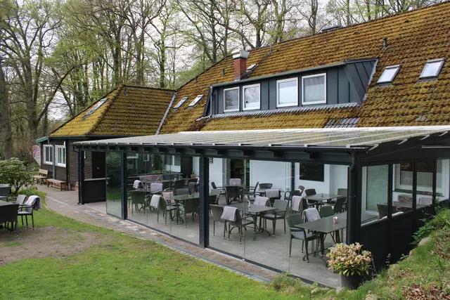 Der Wintergarten wurde im vergangenen Jahr fertiggestellt. Erst stand die Terrasse, dann das Dach und dann kamen die Wände
