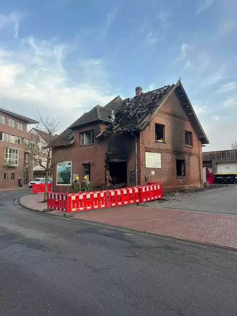 Ein Café in der Buchholzer Innenstadt brannte aus. Der Verdacht auf Brandstiftung bestand | Foto: Dario