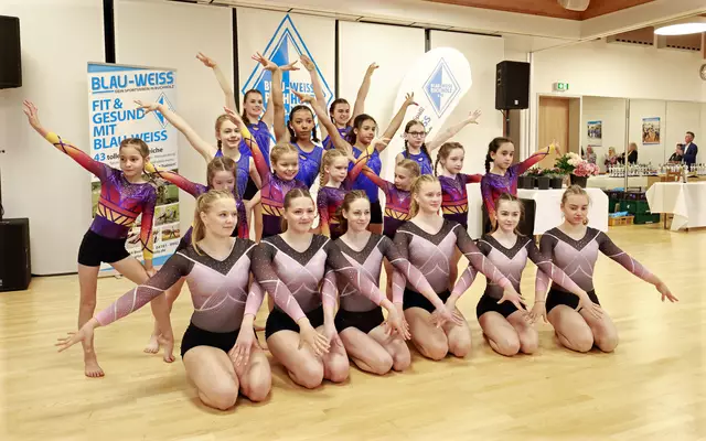 Eine beeindruckende Boden-Akrobatik der Kunstturnerinnen | Foto: AR Promedia