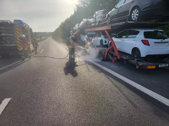 Die Feuerwehr kühlt das Radlager | Foto: A. Feldtmann
