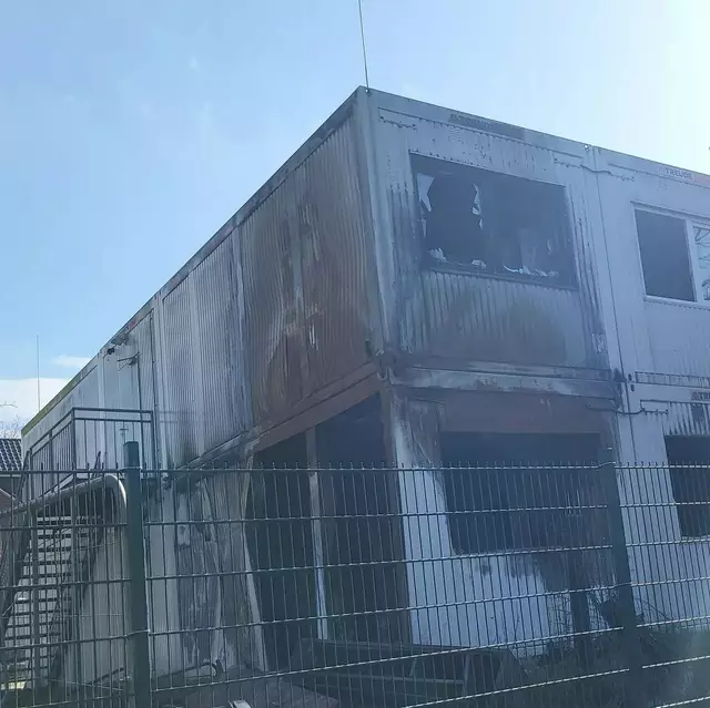 Die Flüchtlingsunterkunft in der Bremer Straße bietet den
Besuchern von Buchholz nach dem Brand keinen schönen Anblick | Foto: sh