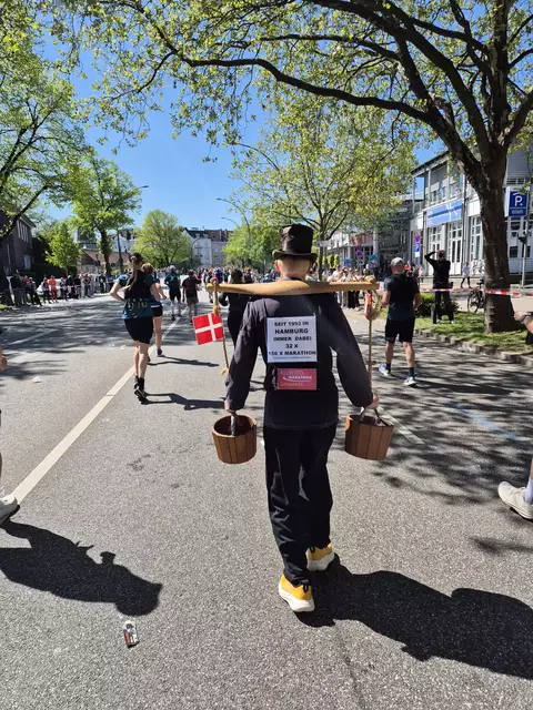 Dieser Dänen, läuft bereits seit Jahren den Marathon mitläuft | Foto: Hartmann