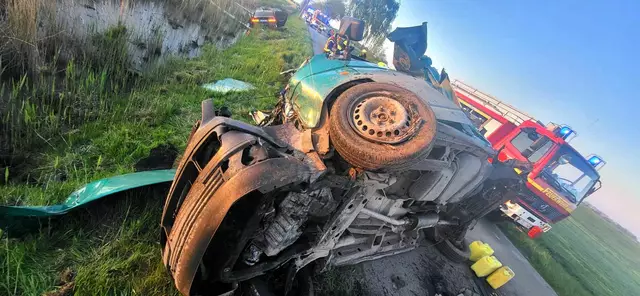 Der Fahrer dieses Transporters erlitt bei dem Unfall lebensgefährliche Verletzungen | Foto: Polizei