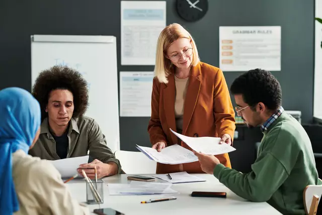 Menschen mit Migrationshintergrund haben es auf dem Arbeitsmarkt nicht leicht. Der Anteil von Ausländern an der Gesamtzahl der Arbeitslosen im Landkreis Stade liegt bei 34 Prozent | Foto: Adobe Stock/pressmaster