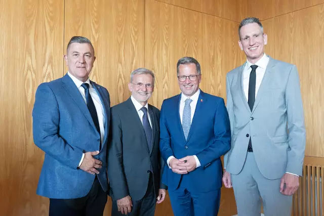 Siegfried Ristau, Prof. Dt. Benno Stinner, Kai Seefried und Prof. Dr. Kai Lehmann | Foto: Elbe Klinikum