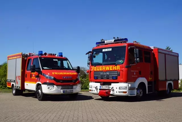 Die beiden Einsatzfahrzeuge aus Moorende (li.) und Hove