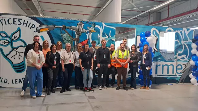 Bei der Eröffnung lud Amazon viele Menschen aus Politik ein | Foto: Anika Werner