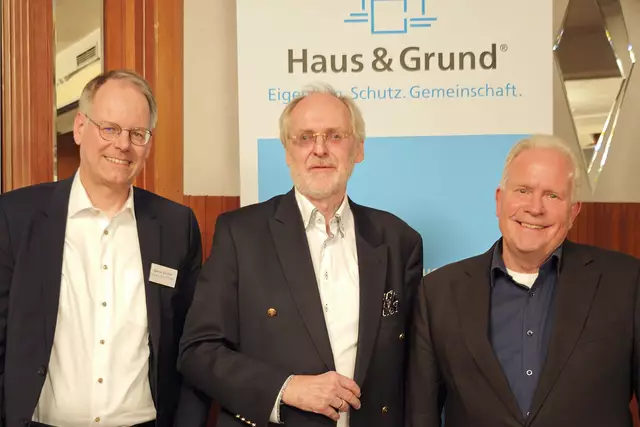 Erster Vorsitzender Günther Jahnke (v.re.), Verbandsvorsitzender Dr. Hans Reinold Horst und zweiter Vorsitzender RA Mathias Schröder | Foto: Sylvia Horst