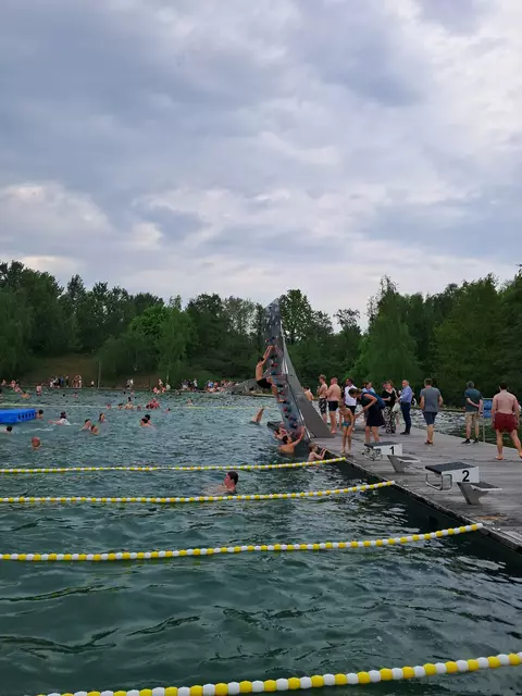 Auch die Kletterwand am Wasser ist jetzt schon sehr beliebt | Foto: Anika Werner