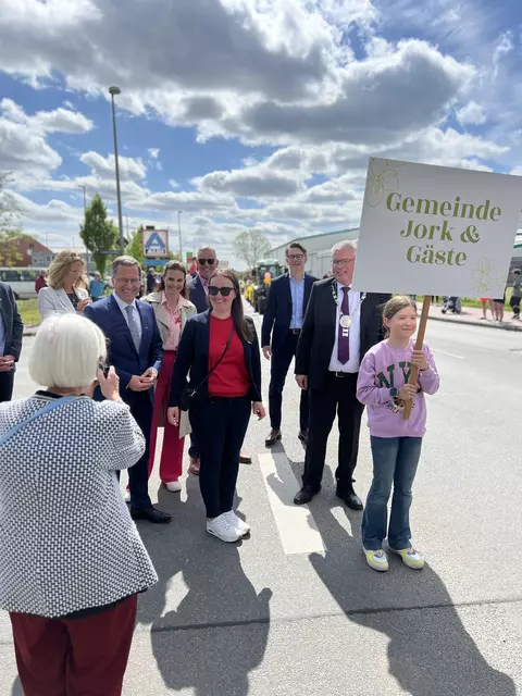 Umzug durch den Ort | Foto: Daniel Beneke/LK Stade
