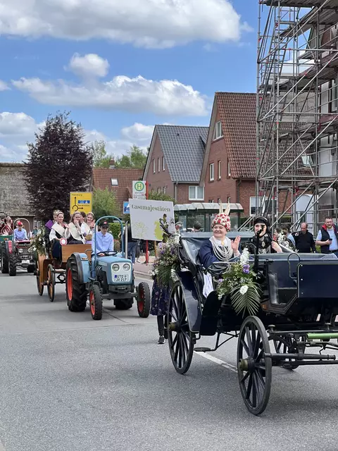 Die neue und die alte Majestät werden in der Kutsche gefahren | Foto: Daniel Beneke/LK Stade
