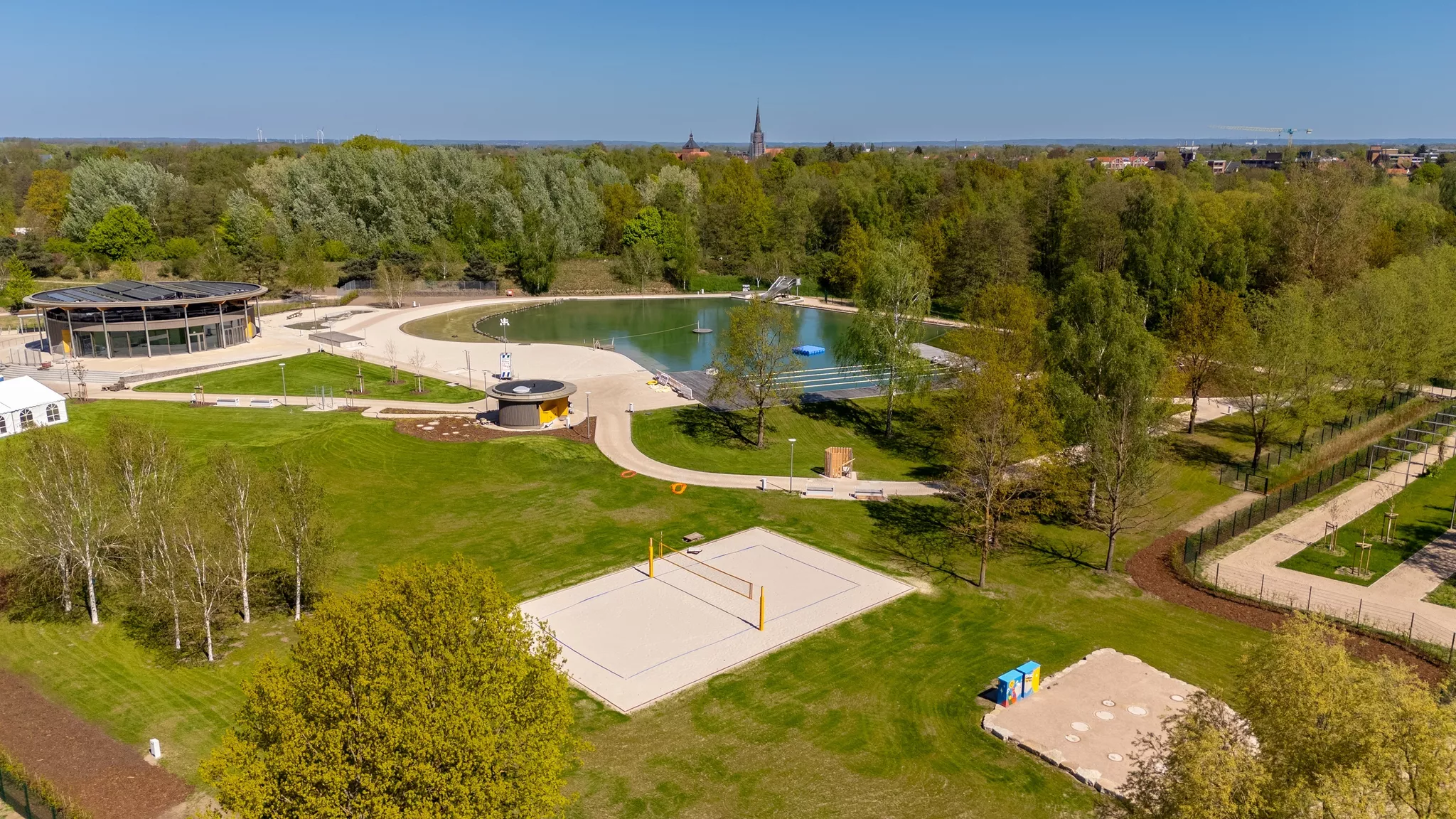 Winsen erffnet klimaneutrales Freibad: Ein Sommermrchen am Wasser - Winsen