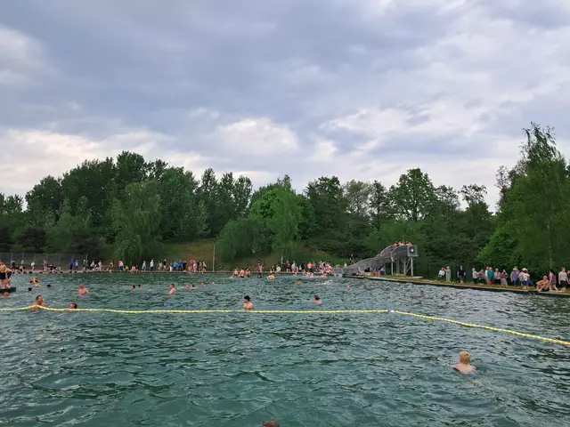 Großer Andrang auch bei der Wellenrutsche | Foto: Anika Werner