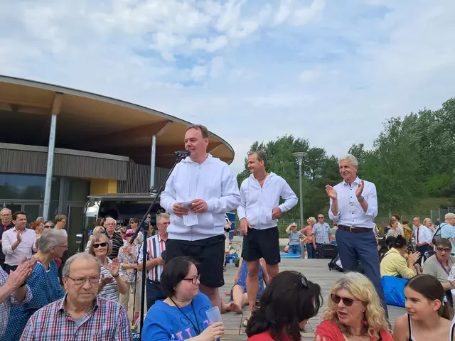Bürgermeister André Wiese: "Das Naturbad ist die ideale Ergänzung zum Freizeibad 'Die Insel'." | Foto: Anika Werner