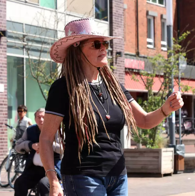 Rita Hepp aus Handeloh in Action - sie ist von Beginn an dabei | Foto: cc