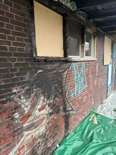 Nach einem Brand in einem Toilettenhäuschen: vor ... | Foto: Wilkening