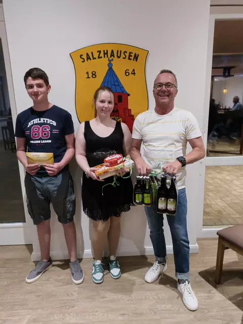 Auch sie waren erfolgreich beim Dreikampf (v. li.):  Tim Schulze, Kira Kurock und Carsten Schulenburg | Foto: Janina Richert