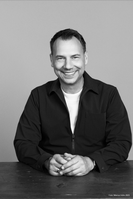 Bestseller Auto Sebastian Fitzek hält eine Keynote auf der OMR 2025 | Foto: OMR