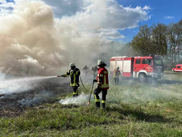 Die Bekämpfung von Vegetationsbränden übte die Feuerwehr Hanstedt unter authentischen Bedingungen | Foto: Pressestelle Feuerwehr Samtgemeinde Hanstedt