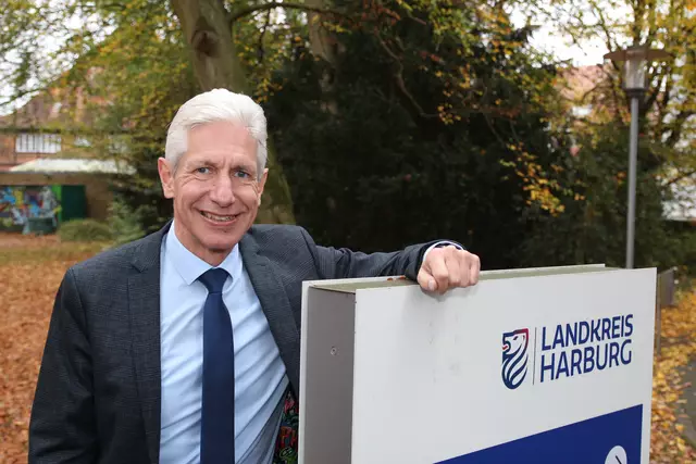 Das Programm zur Förderung von Investitionen sowie zur Sicherung und Schaffung von Arbeitsplätzen in kleineren und mittleren Unternehmen ist nach Worten von Landrat Rainer Rempe ein wirkungsvoller Beitrag, um die Wirtschaftskraft im Landkreis Harburg weiter zu stärken | Foto: Landkreis Harburg