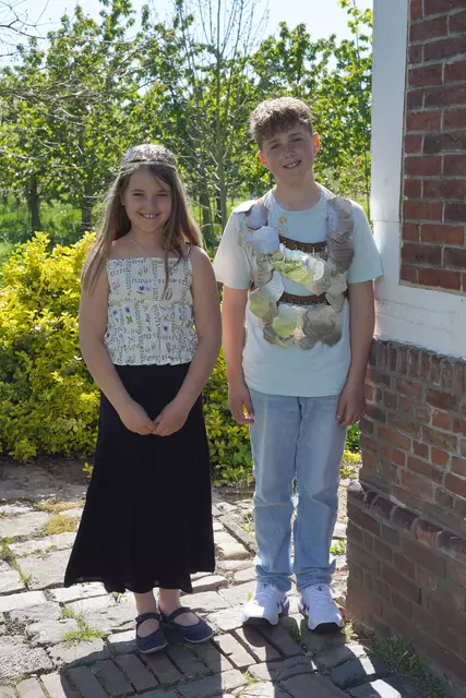 Kinderkönig Piet Dammann mit seiner Königin Leni Suhr
 | Foto: Imke Lohmann