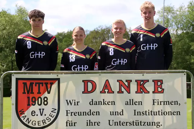 Nationalspieler MTV Wangersen - Marvin Becker, Svea Poppe, Thilo Löhden, Joris Finkel (von links) | Foto: MTV Wangersen