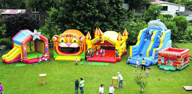 "Pesen's Hüpfburgen-Verleih" in Ramelsloh zeigt, wie fantasievoll es sich toben und springen lässt | Foto: Gerd Peters