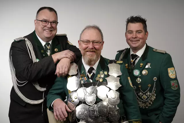 (v.l.n.r.): Adjutant Ulf, König Klaus, Adjutant Hauke
 | Foto: Imke Lohmann