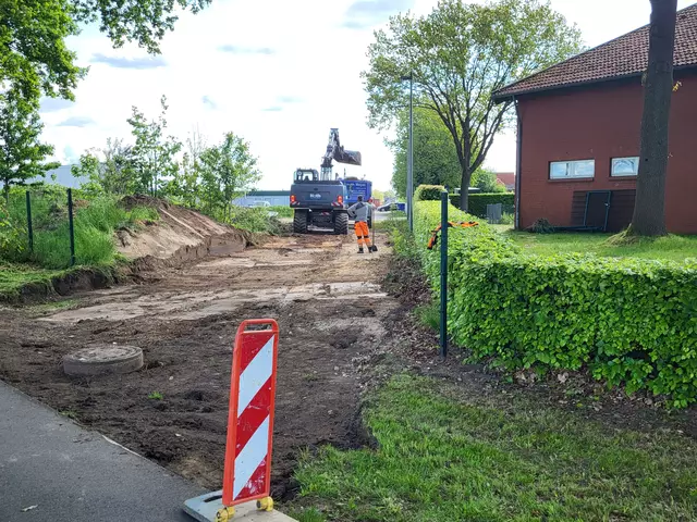 Die Ausfahrt für Feuerwehr und Rettungswagen wird für die Zeit des Kreiselbaus verlegt | Foto: sh